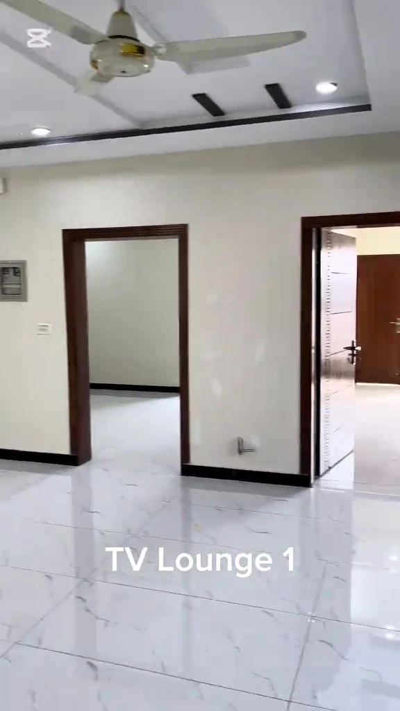 4 Storey House for Sale in B-17 – frame at 0m10s (convert.io)