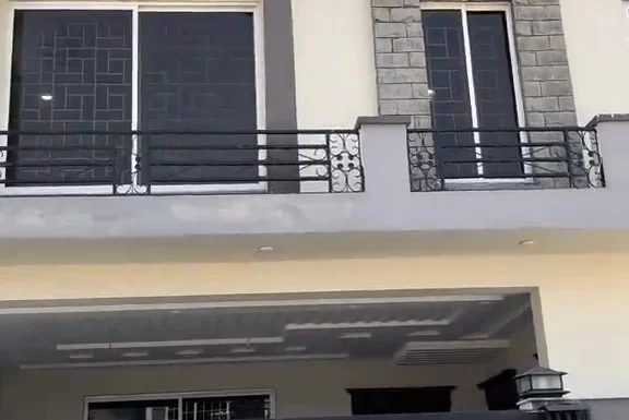 4 Storey House for Sale in B-17