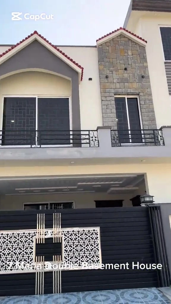 4 Storey House for Sale in B-17