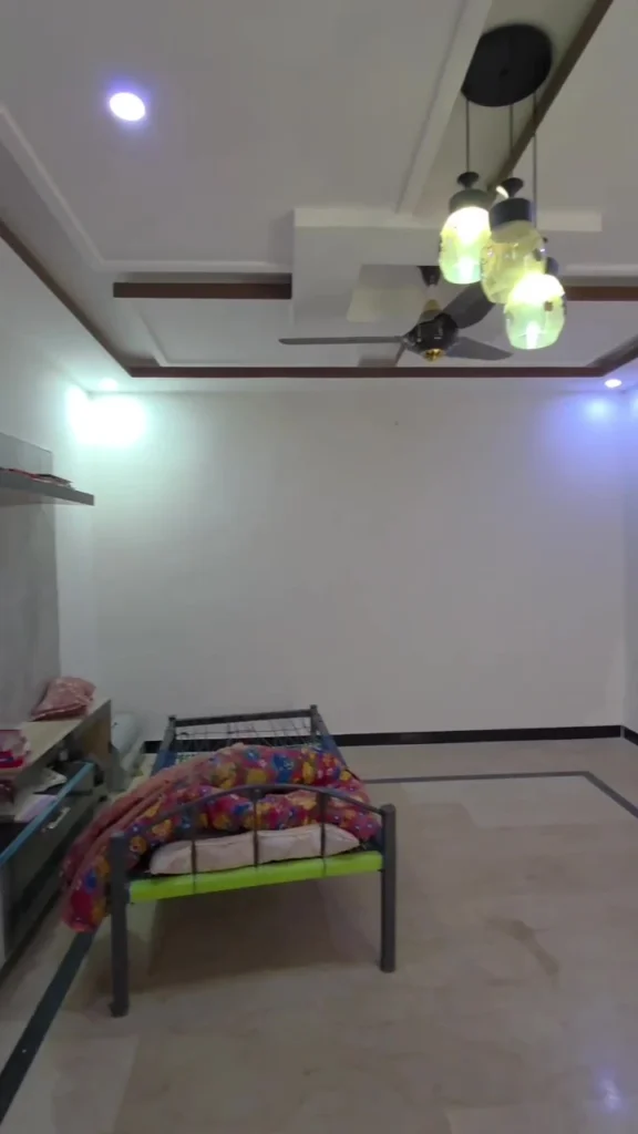 D-Block House 439 – frame at 0m28s (convert.io)