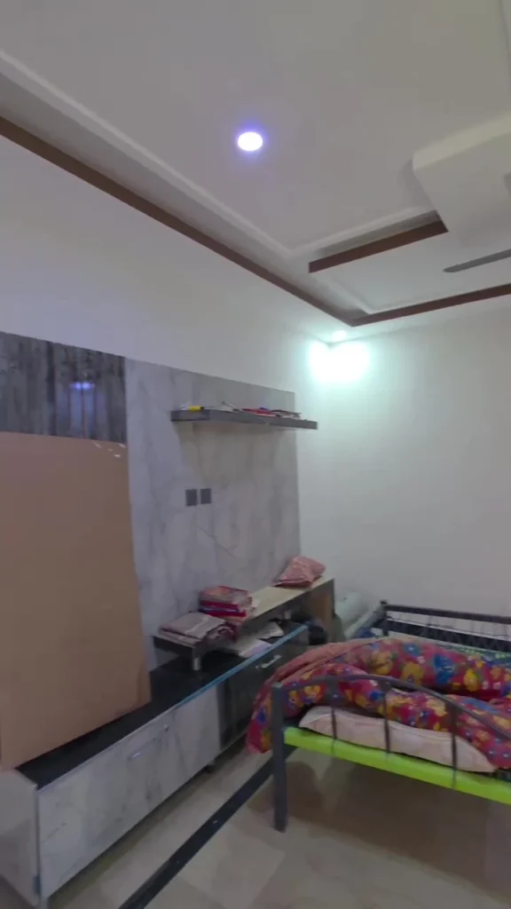 D-Block House 439 – frame at 0m29s (convert.io)