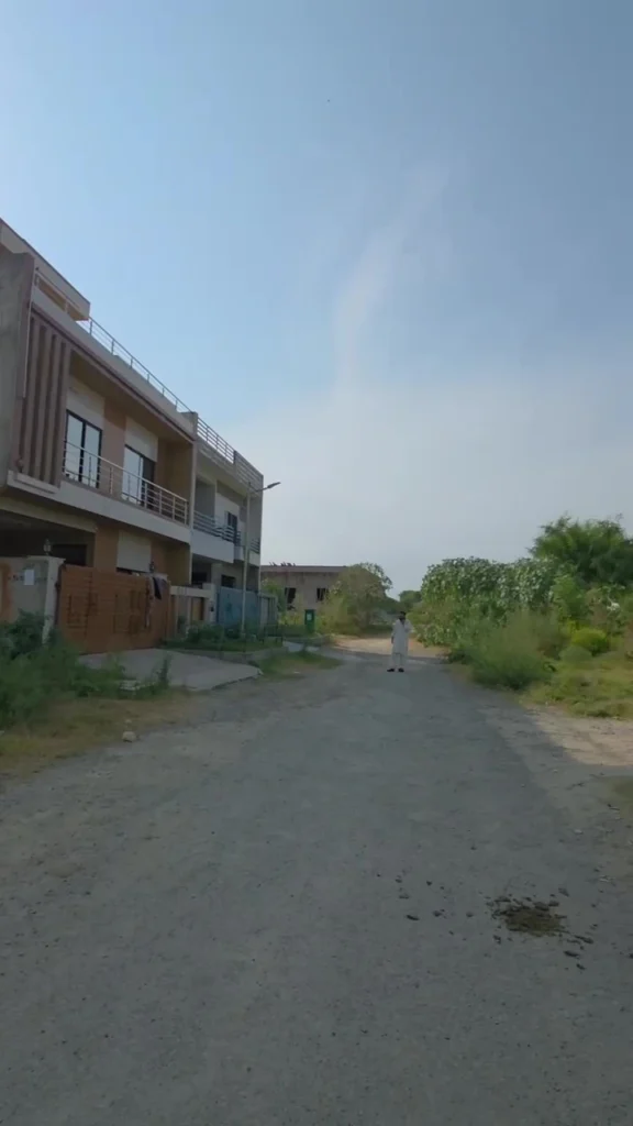 D-Block House 439 – frame at 0m2s (convert.io)