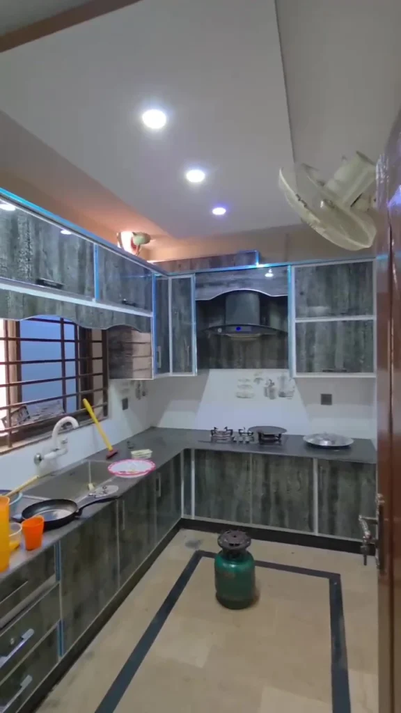 D-Block House 439 – frame at 0m34s (convert.io)