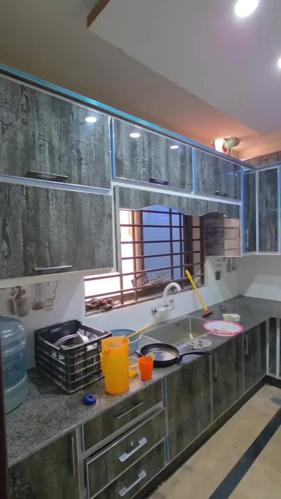 D-Block House 439 – frame at 0m35s (convert.io)