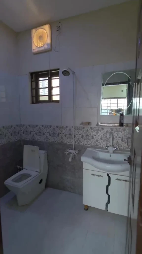 D-Block House 439 – frame at 0m45s (convert.io)