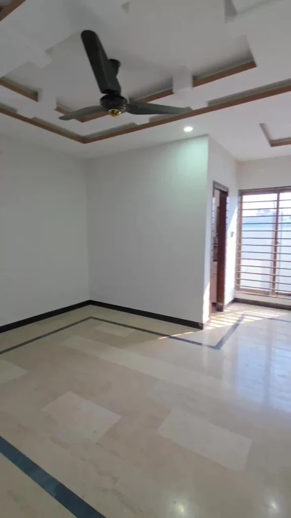 D-Block House 439 – frame at 0m54s (convert.io)