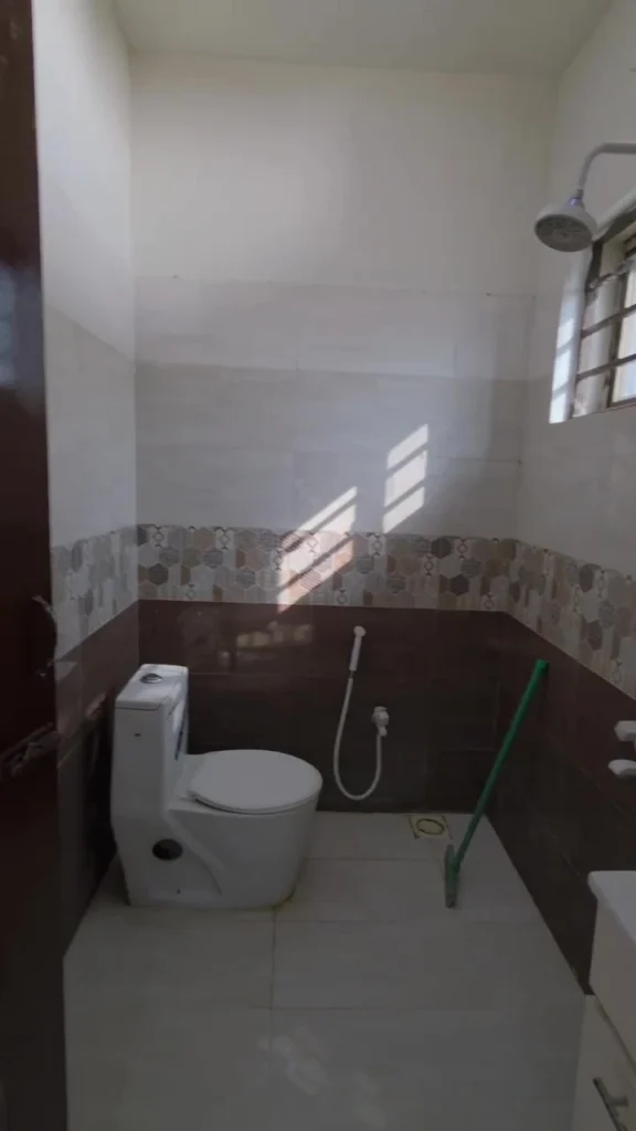 D-Block House 439 – frame at 0m58s (convert.io)