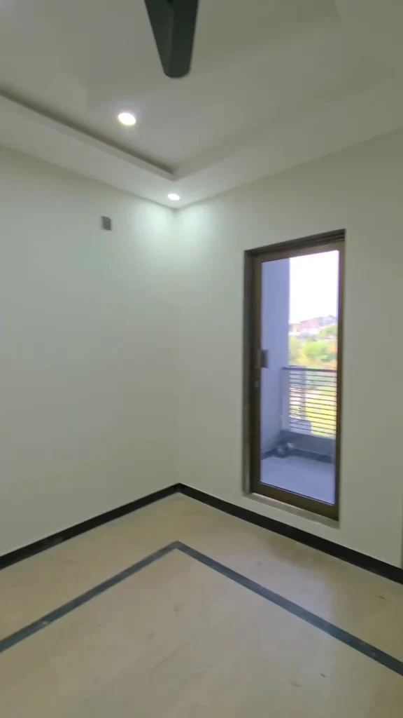 D-Block House 439 – frame at 1m32s (convert.io)