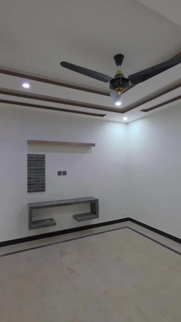 D-Block House 439 – frame at 1m42s (convert.io)