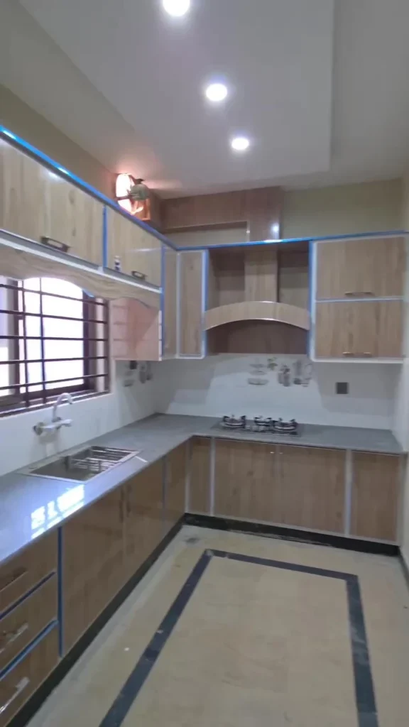 D-Block House 439 – frame at 1m46s (convert.io)