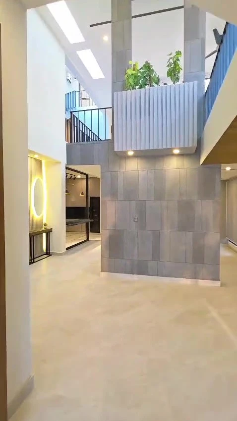 WhatsApp Video 2025-10-17 at 22.56.09_0e1fa043 – frame at 0m23s (convert.io)