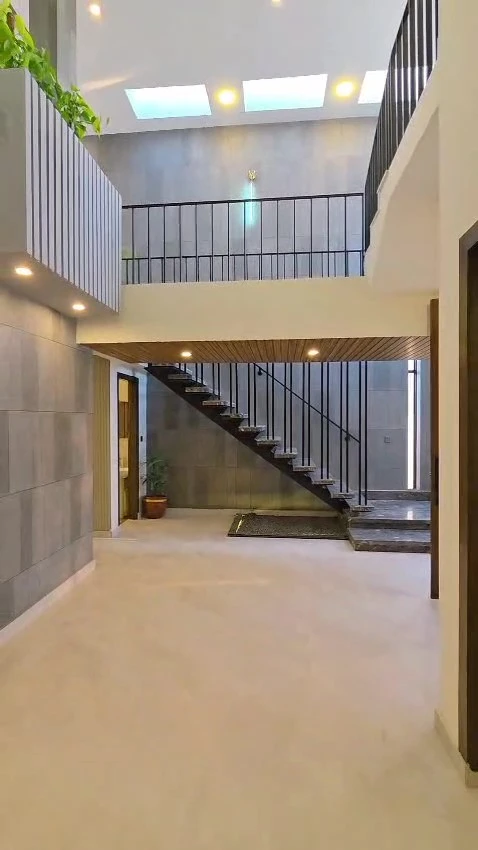 WhatsApp Video 2025-10-17 at 22.56.09_0e1fa043 – frame at 0m27s (convert.io)