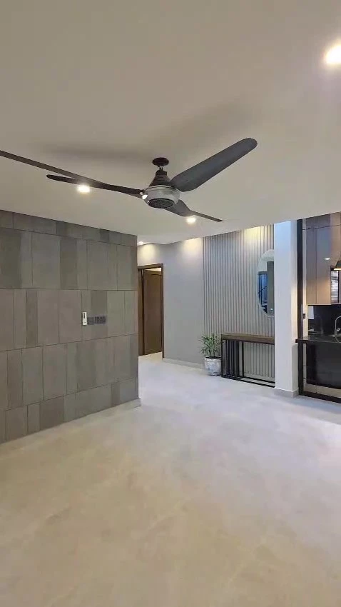 WhatsApp Video 2025-10-17 at 22.56.09_0e1fa043 – frame at 0m35s (convert.io)