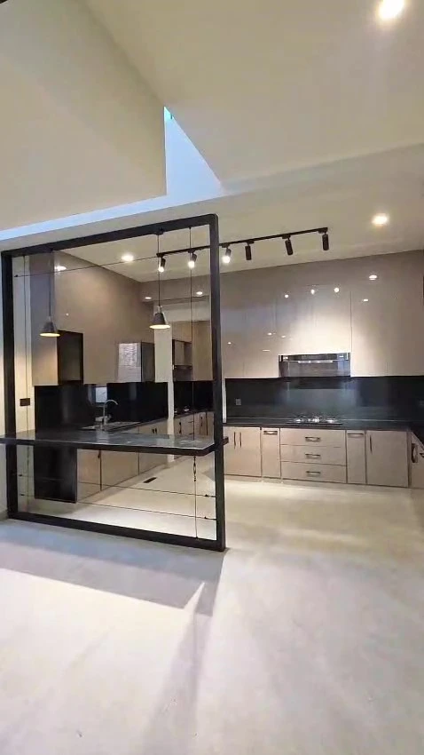 WhatsApp Video 2025-10-17 at 22.56.09_0e1fa043 – frame at 0m37s (convert.io)