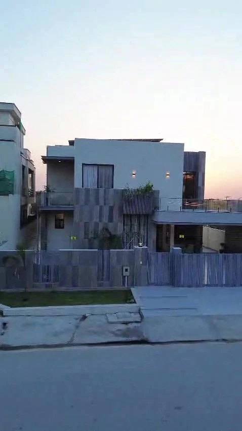 WhatsApp Video 2025-10-17 at 22.56.09_0e1fa043 – frame at 0m3s (convert.io)