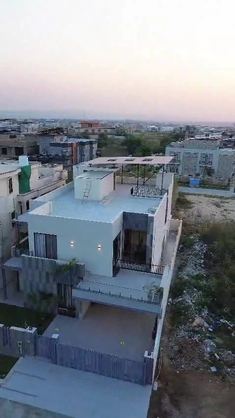 WhatsApp Video 2025-10-17 at 22.56.09_0e1fa043 – frame at 0m8s (convert.io)