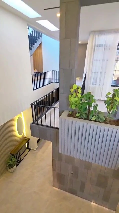 WhatsApp Video 2025-10-17 at 22.56.09_0e1fa043 – frame at 1m15s (convert.io)