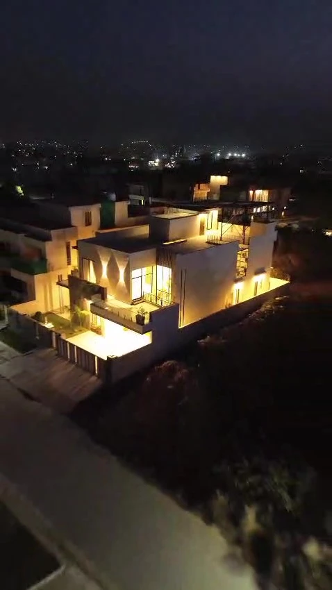 WhatsApp Video 2025-10-17 at 22.56.09_0e1fa043 – frame at 1m28s (convert.io)