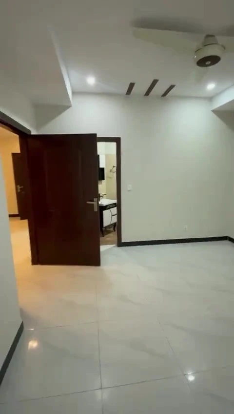 WhatsApp Video 2026-03-27 at 9.39.08 PM – frame at 0m30s (convert.io)