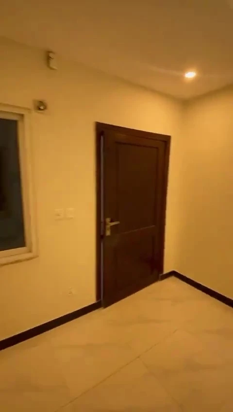 WhatsApp Video 2026-03-27 at 9.39.08 PM – frame at 0m7s (convert.io)